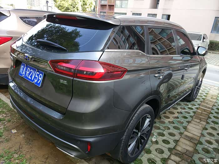 2018款吉利博越至尊款钛晶灰用车1个月小结近3000公里