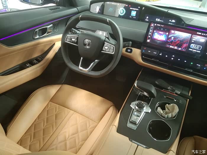 多色氛围灯,随不同音乐强弱变换不同颜色!