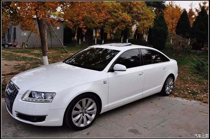 第一次看见老款的白色奥迪!
