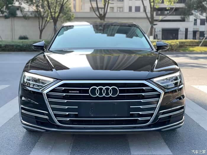 最新购入:21年2月上牌 奥迪a8l 3.0t 仅开5.8万