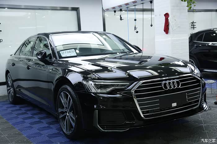 黑色奥迪a6刚提车一个星期就很多划痕