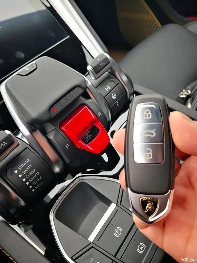 多彩六月贵阳首台兰博基尼urus闪闪发光