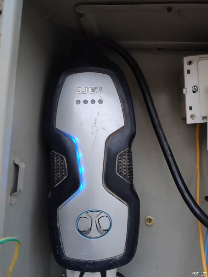 ec充电器指示灯不亮了,咋回事?