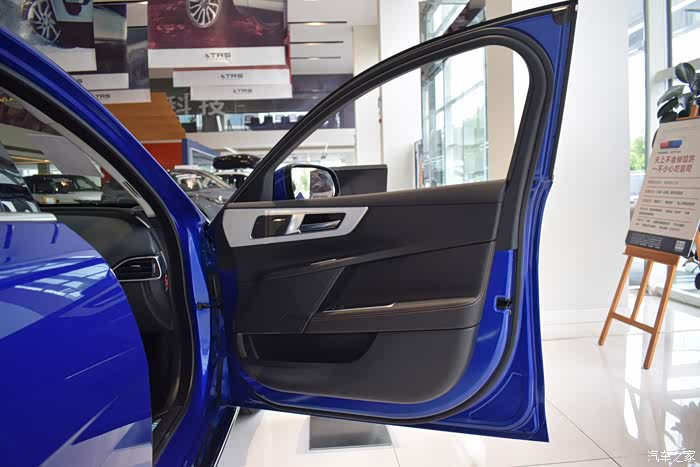 捷豹到店看车/试驾#猛兽出击——体验捷豹xel 捷豹xel精致车门内饰