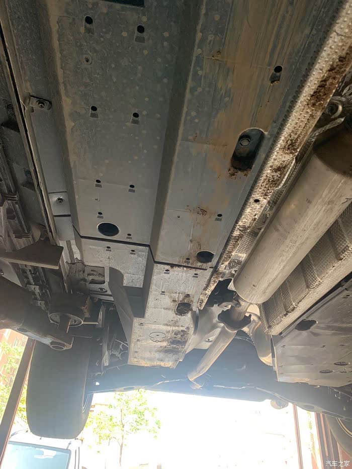 车友们刮底盘了这是哪坏了
