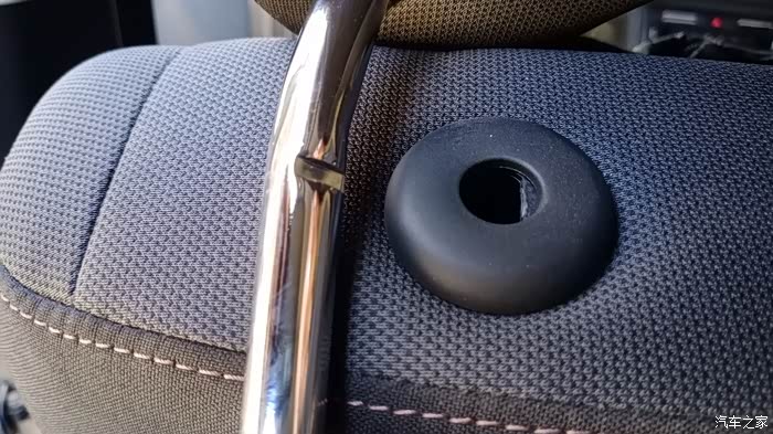 头枕卡扣的样子