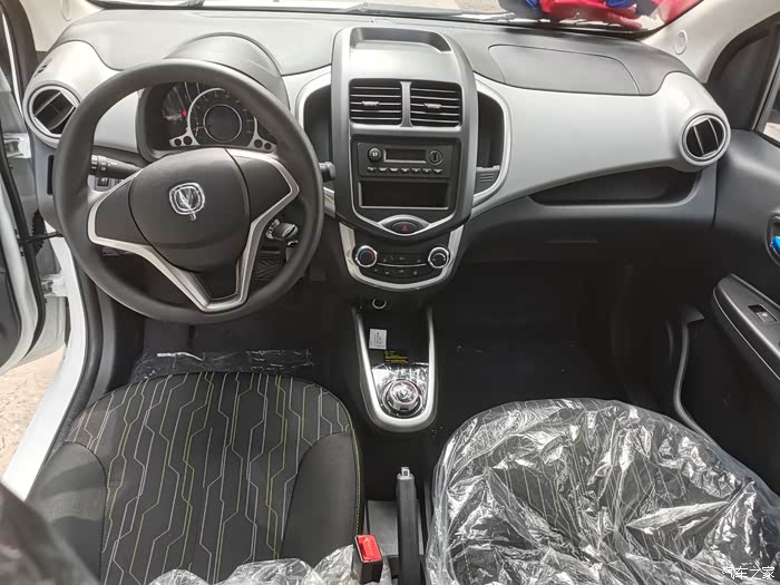 奔奔国民版内饰