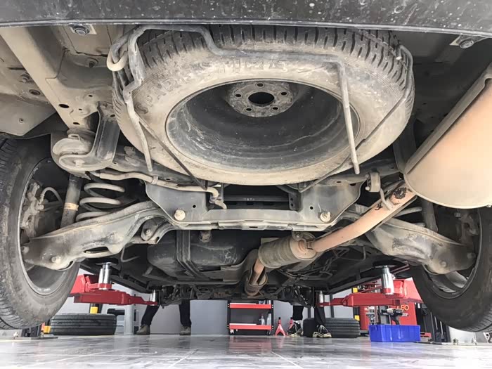 老艾力绅的悬挂细节