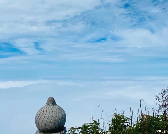 峨眉山月半輪秋影入平羌江水流