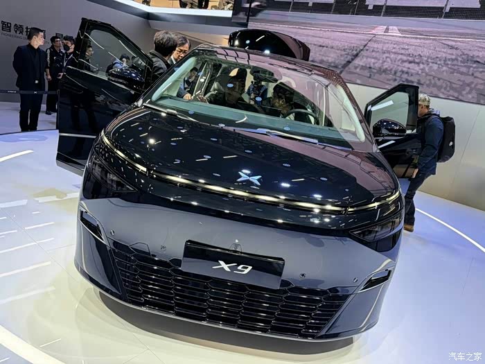 广州车展小鹏x9