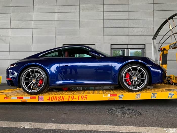保时捷全新一代911carreras这个蓝色谁顶得住