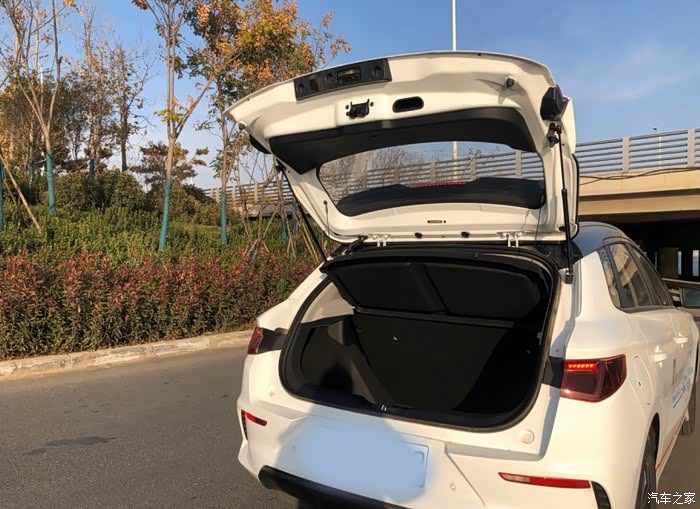 【图】悠闲的午后,欣赏小e带来的魅力_比亚迪e3论坛_汽车之家论坛