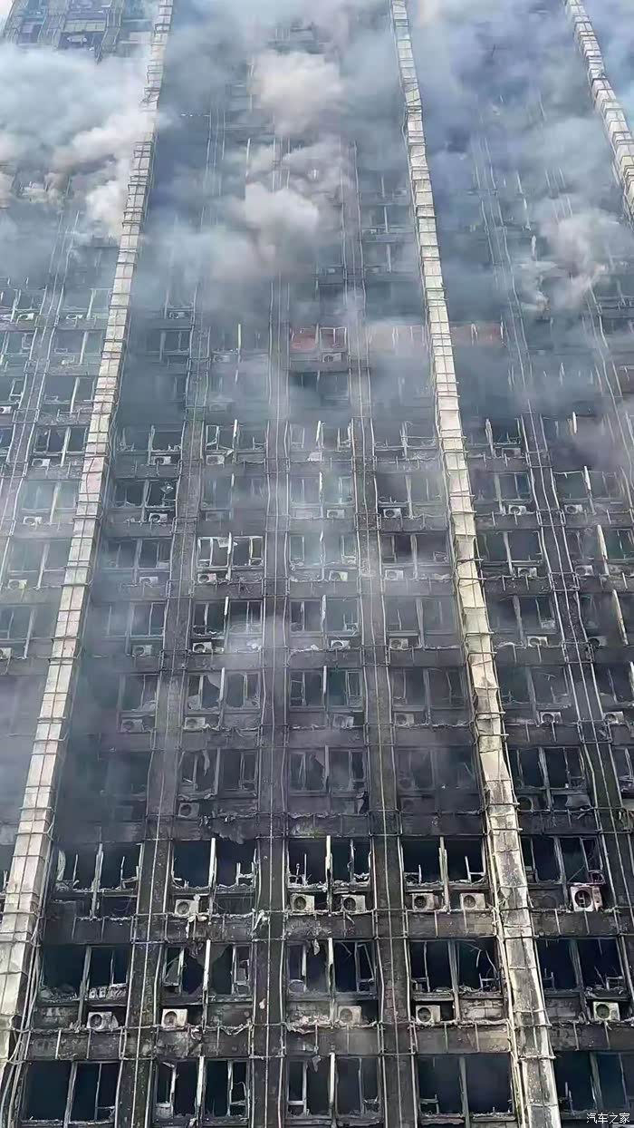 对面楼层着火,整栋被烧