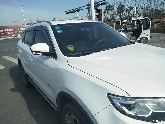 车顶盖的肌肉线条