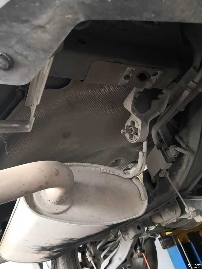 13款福特翼虎2.0四驱更换碳罐方法