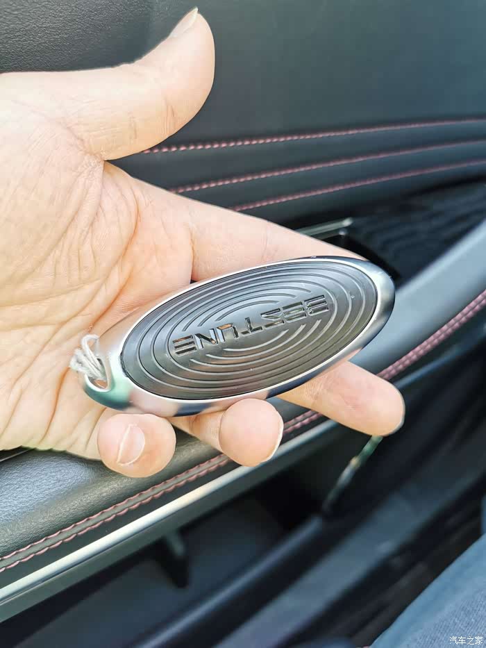 椭圆造型车钥匙,别出心裁设计,与众不同纹路.