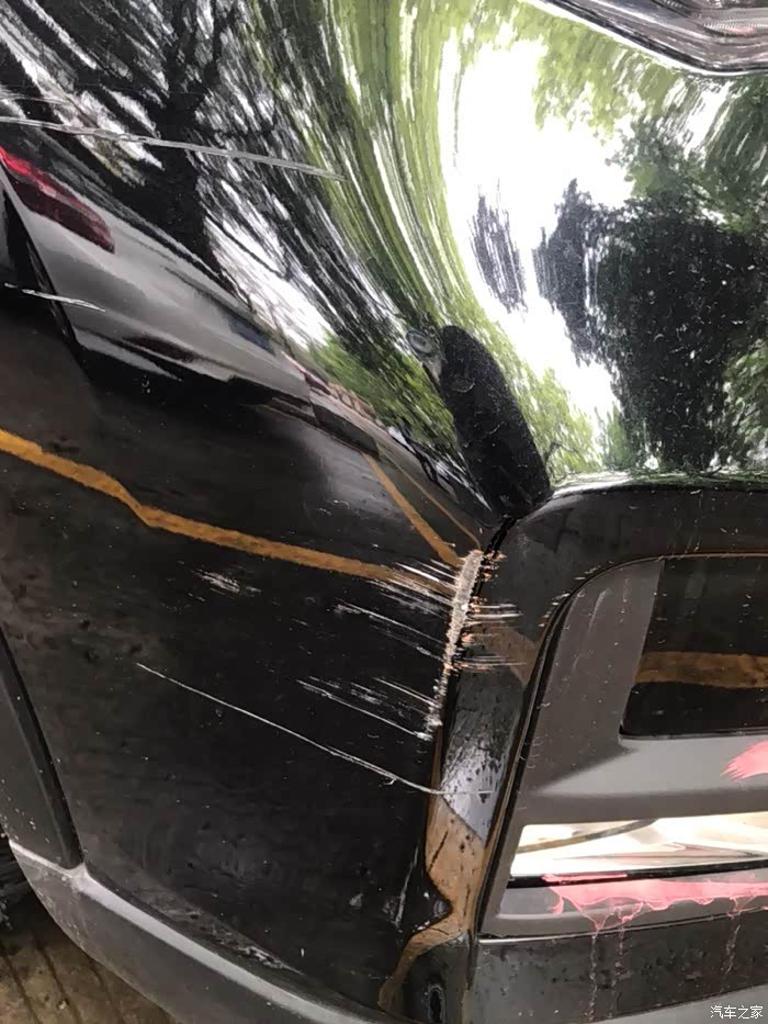 大黑提车十天新手刮成这样怎么办修好贵吗