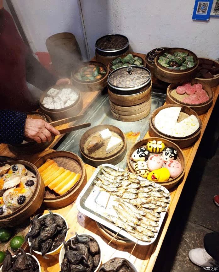 81 | 回复: 2 江苏论坛 自驾mg6打卡周庄古镇随意品尝景区的小吃,老婆