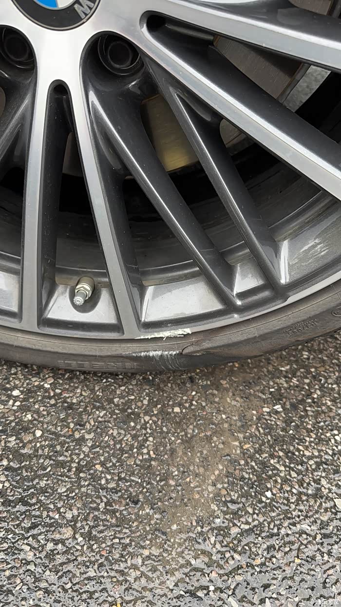 【图】轮毂 轮胎蹭成这样了 要换吗_宝马5系论坛_汽车之家论坛