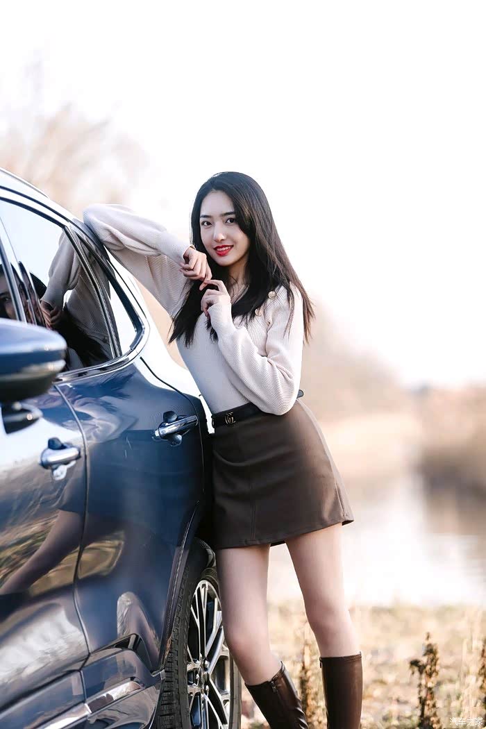 福特锐际挺大气的,两位美女陪伴!