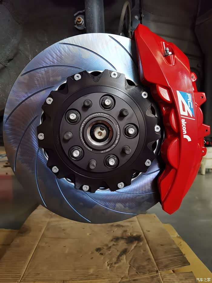 雷克萨斯rx300等待的alconrc6刹车终于装上了