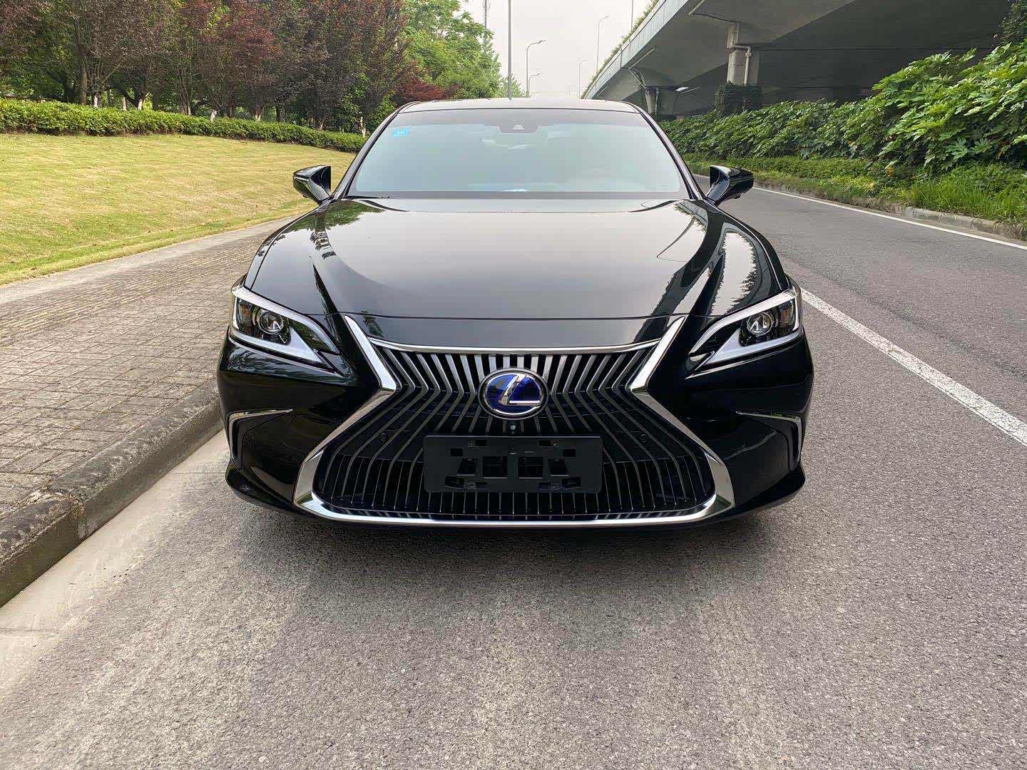 雷克萨斯es系列最运动的轿车.