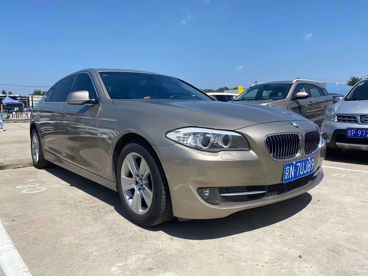 老款宝马528li沙滩金这个颜色还是非常经典的