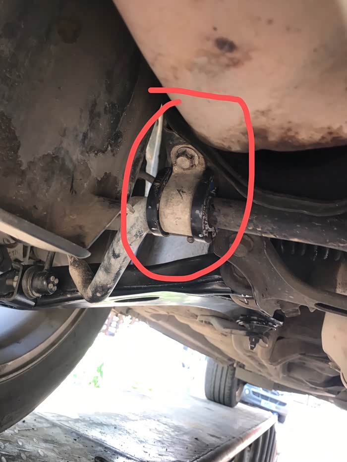 解决了兄弟们,平衡杆胶套的原因,换完安静了,异响很多原因,这个也可以