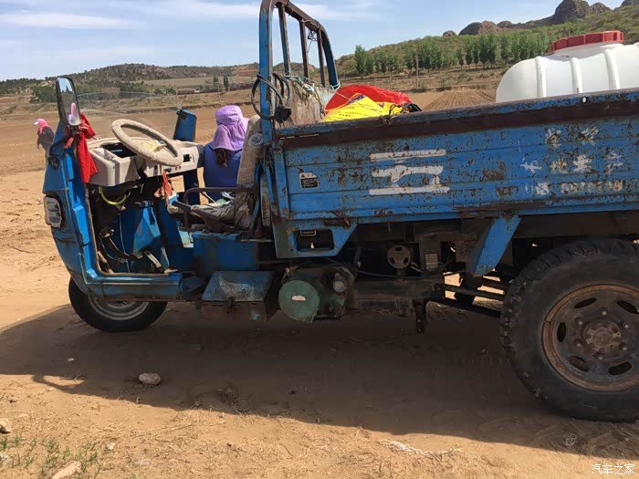 再来一辆五征牌三轮车