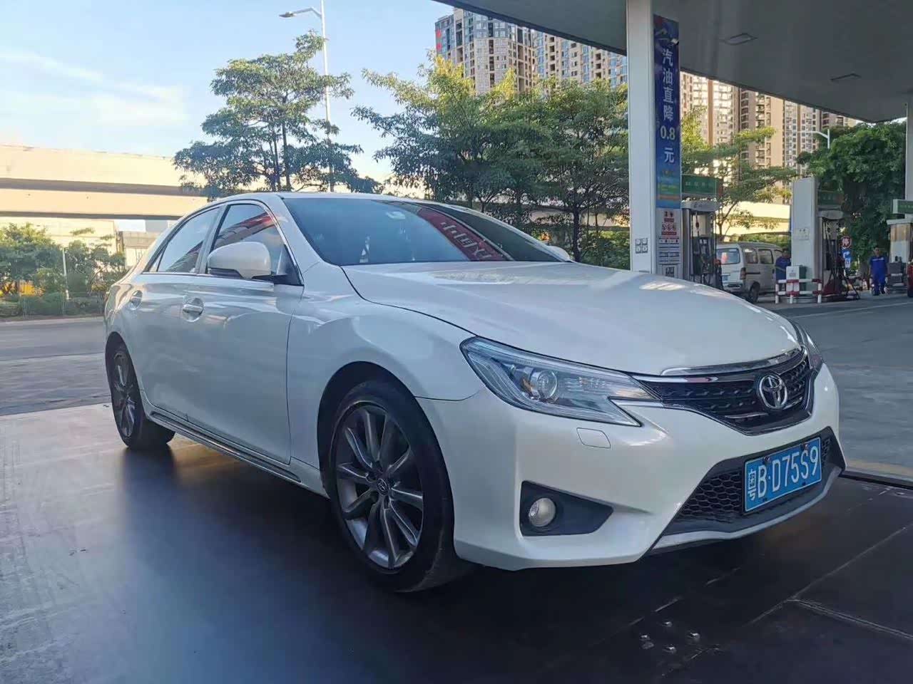 帅帅得丰田锐志很是喜欢