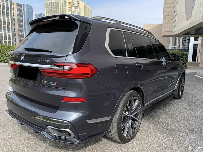 宝马x7小改怡情