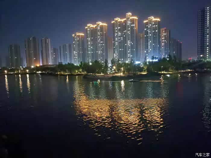 大白作陪夜游大新乡的定国湖