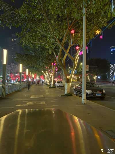 手机拍摄;路灯下的夜景