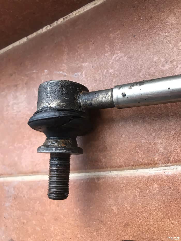 平衡杆胶套破损