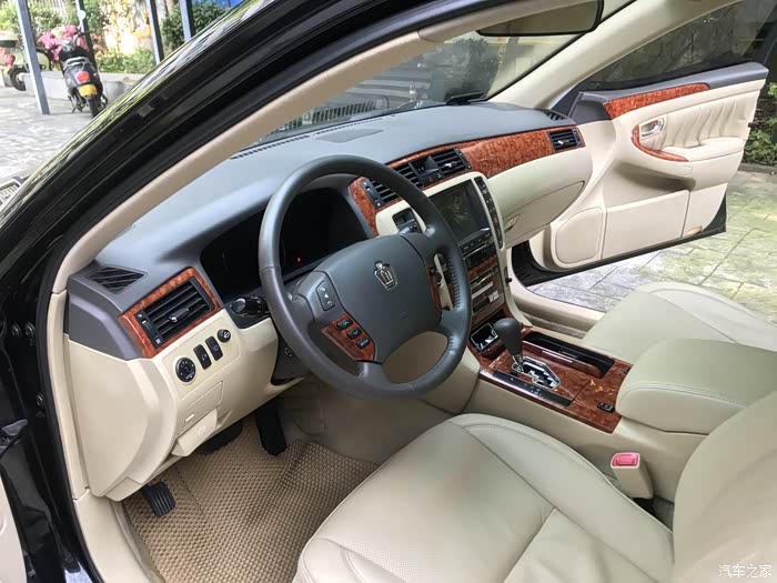 08年精品丰田皇冠12代30张高清大图展示关键部位