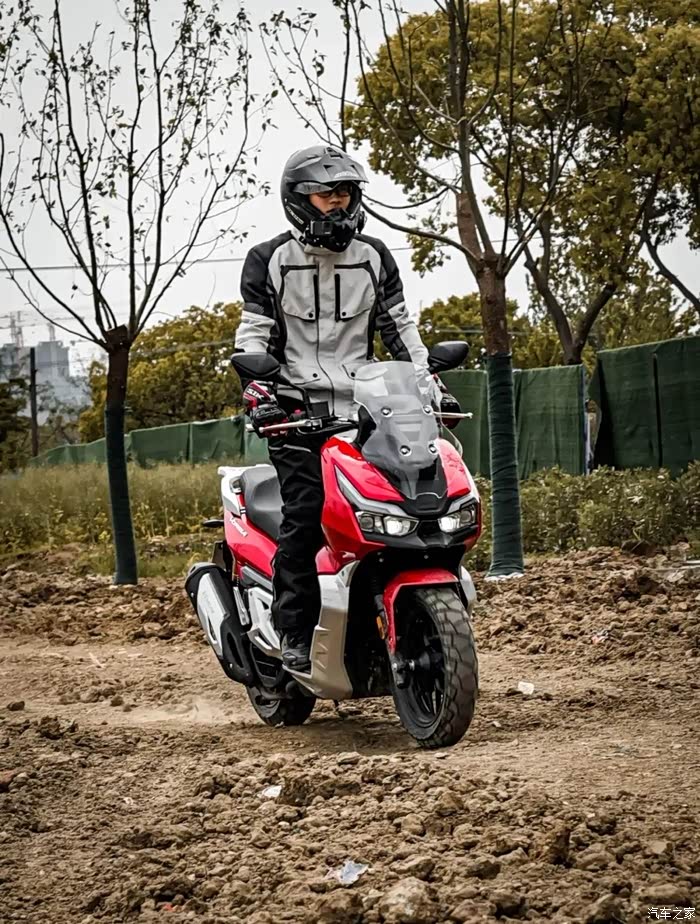 瞒着媳妇订了大阳adv150智享版,等车中.