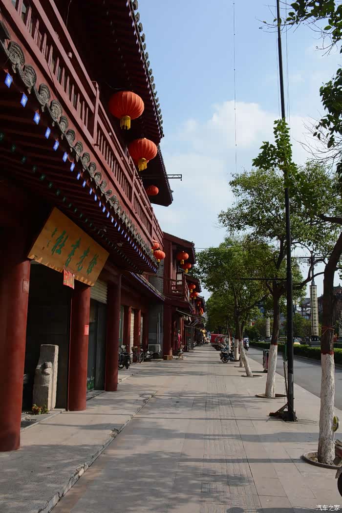 漫步开封书店街感受古色古香书香气