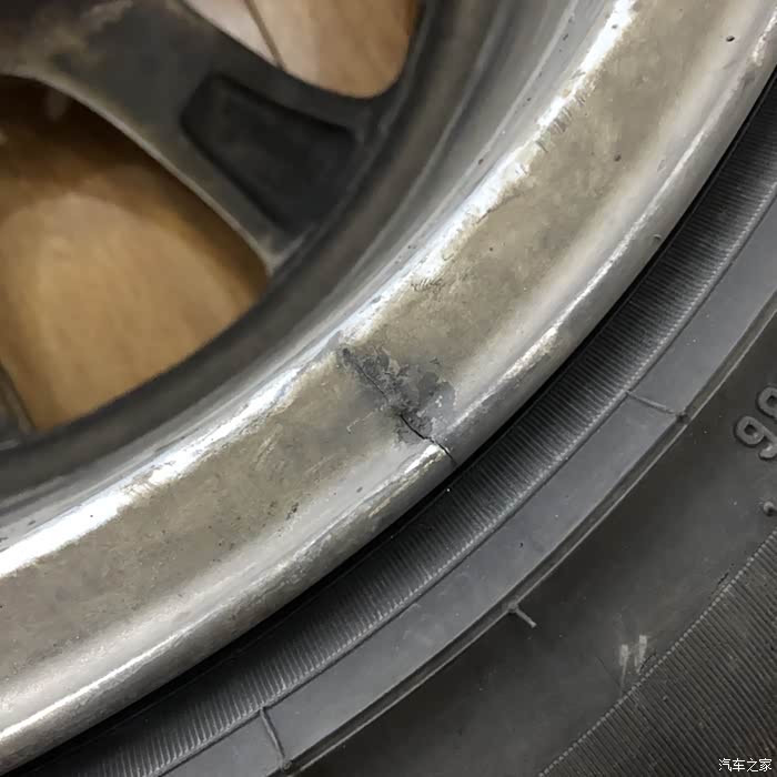 宝马3系17寸394变形失圆轮毂2个200块处理已出勿念