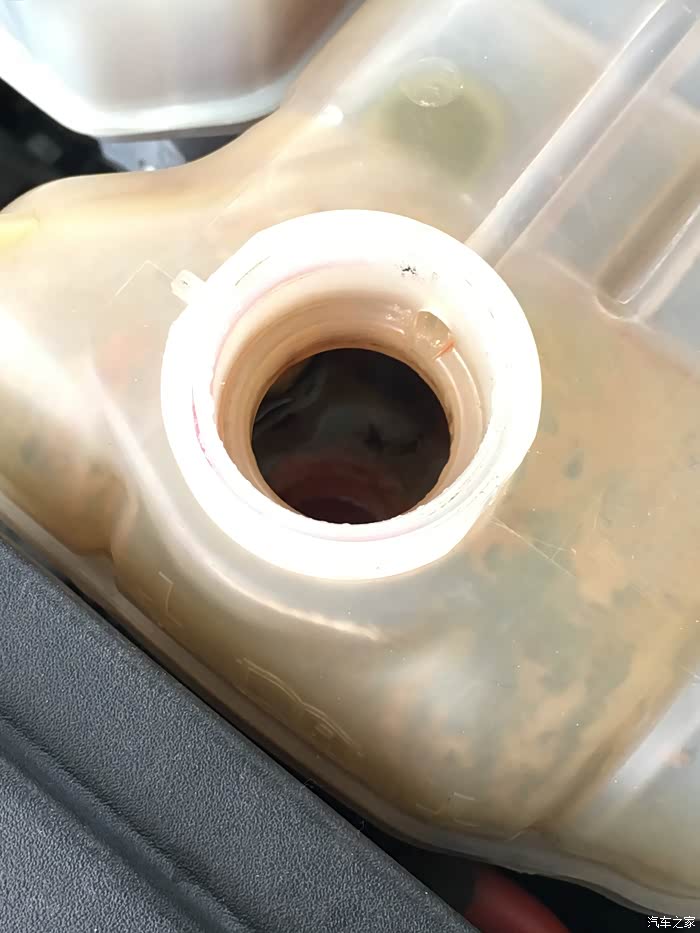 2015款别克君威1.6t精英技术型冷却液渗透机油冷却液平衡箱破裂