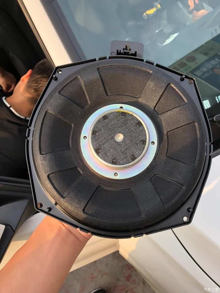 我的老款宝马320i加装哈曼卡顿音响作业强烈推荐3系车主升级