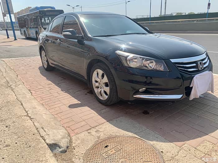 出售本田雅阁11年24自动高配全车原版4件喷漆