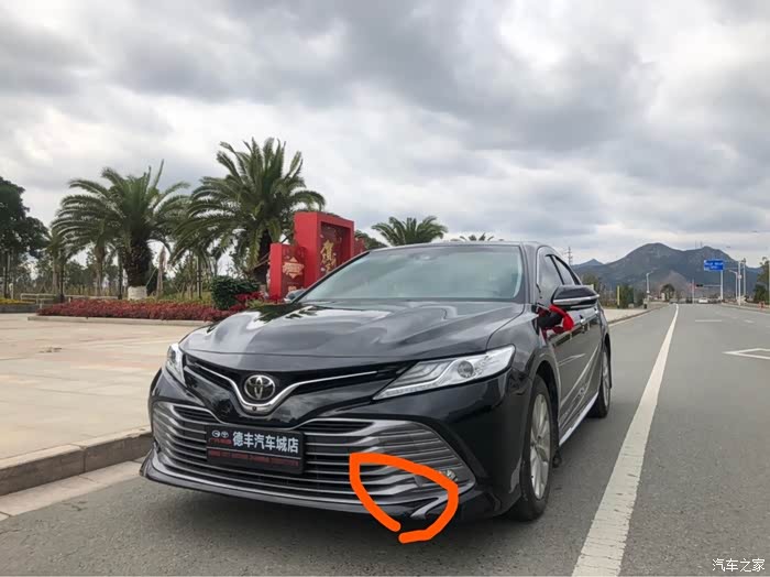 18款凯美瑞车前保险杠是什么银色