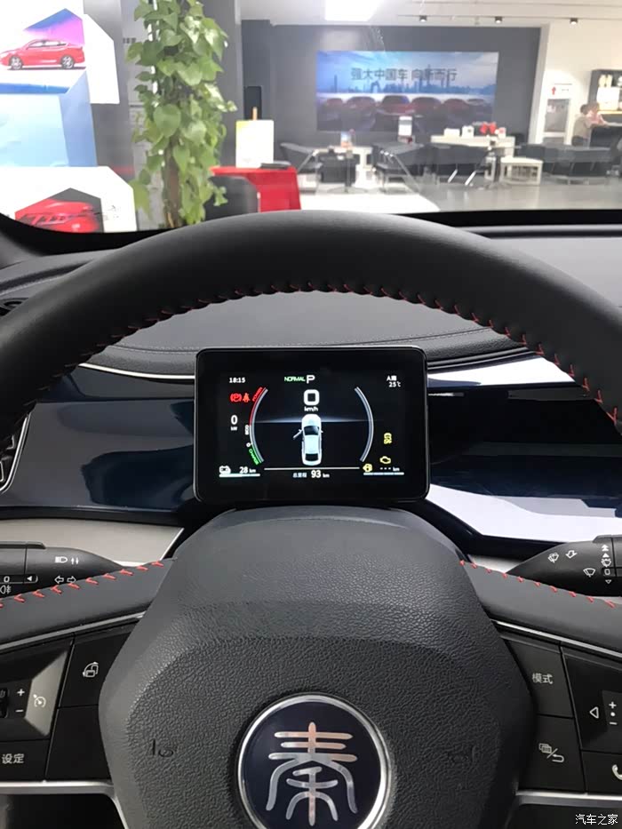 今天加班,下班顺路来看看现在挺火的秦plus