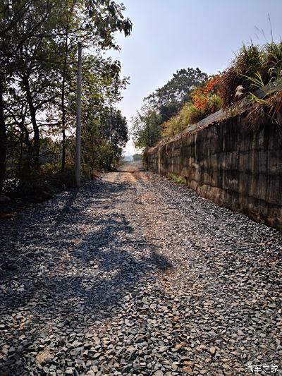 细沙铺成的路图片