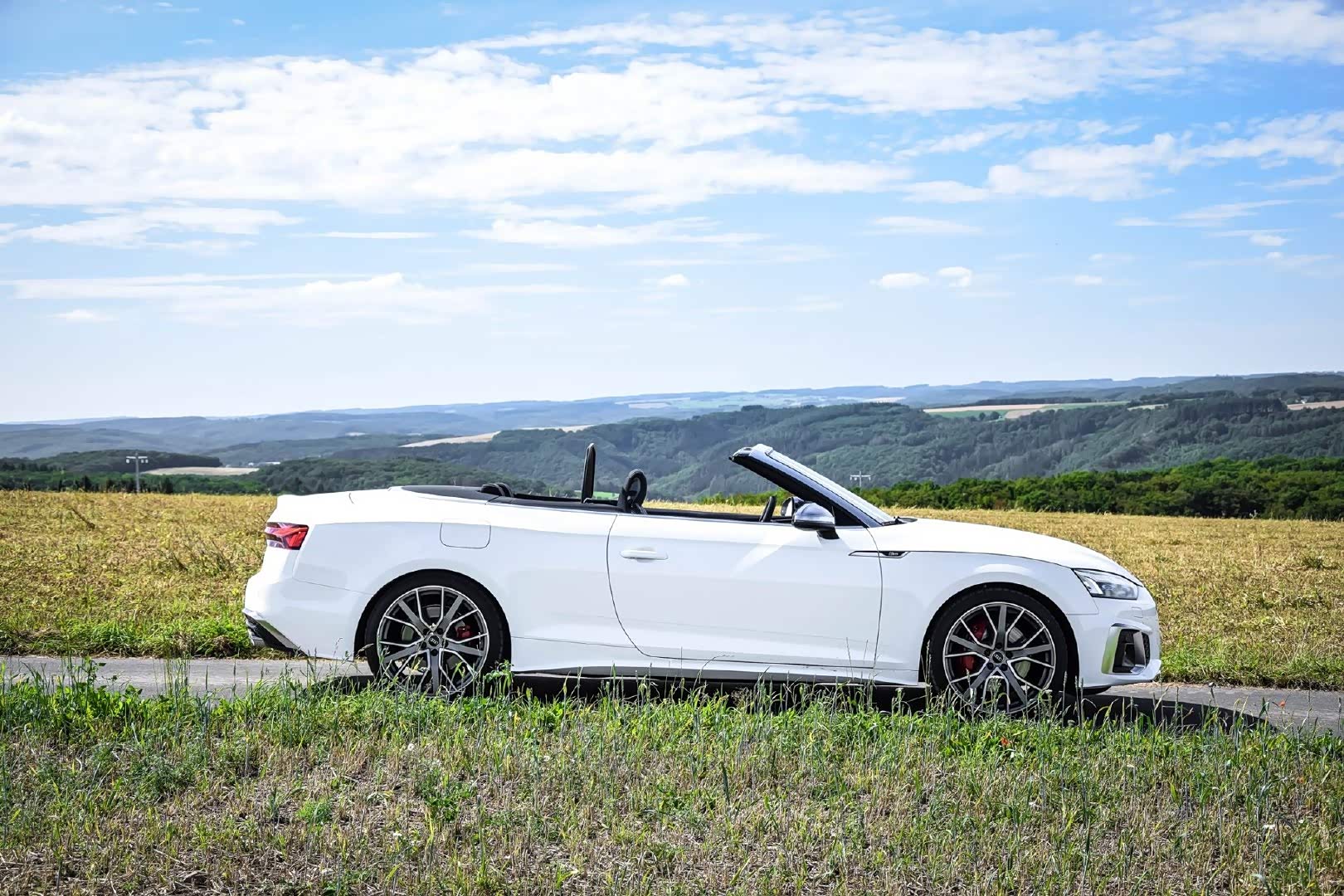 奥迪s5 convertible,也是一款极为小众的敞篷跑车