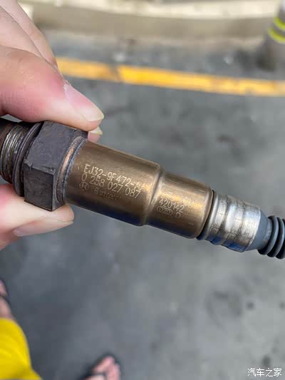 路虎极光前氧传感器