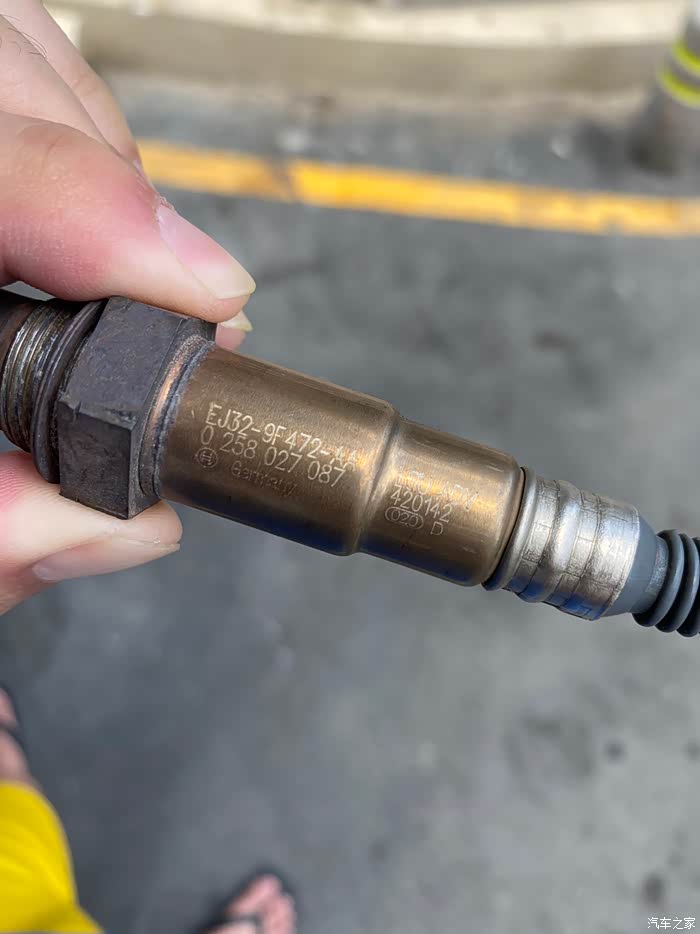 路虎极光前氧传感器