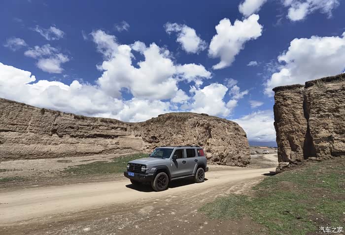 坦克手端午小穿越西宁门源途径茶默公路盘大在修公路