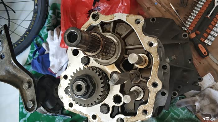 志俊变速箱拆解