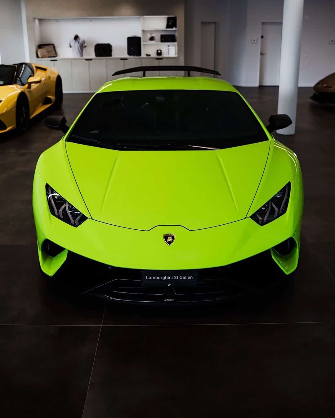 这是一台绿油油的小蛮牛